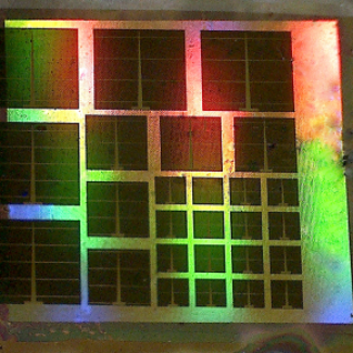 cellules solaires ultraminces - noires sur fond coloré